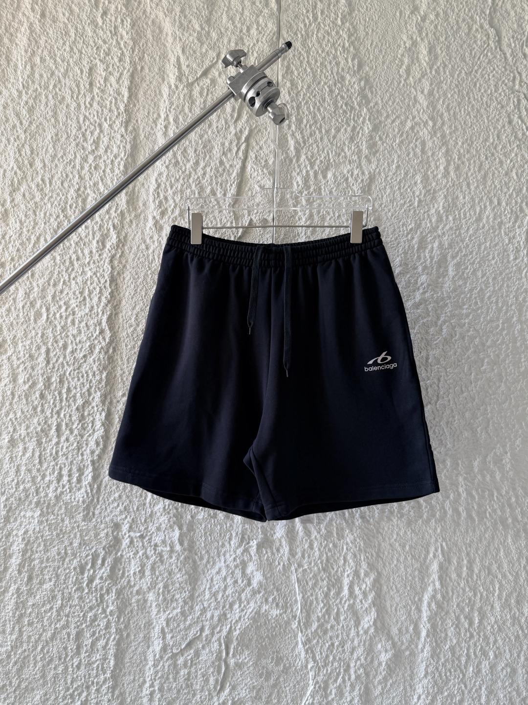 Мужские шорты Balenciaga с отражающим логотипом