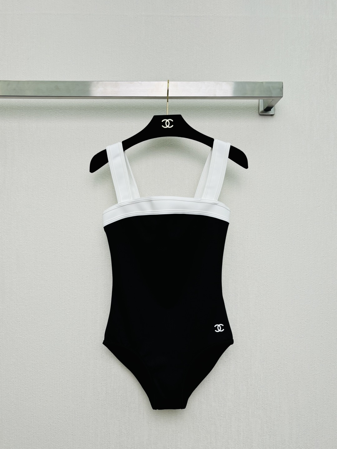 Women's Clothes Style Black Swimsuit Lookbook Reference image 1