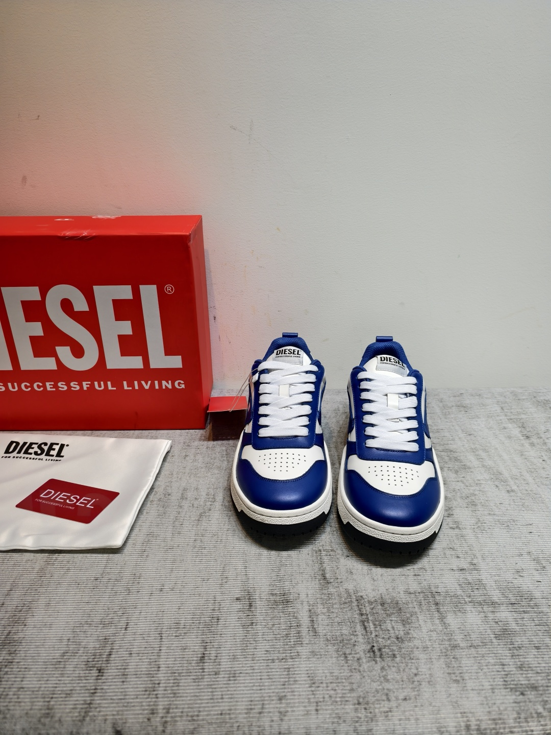 NO:926216,DIESEL Niche ~ 2026 vs Internet celebrity popular casual series in spring and summer... [Men's thick-soled casual shoes] Original purchase, development and production. DIESEL has a unique American retro style, with a solid leather shoe body and a versatile appearance with a retro atmosphere, paired with the brand's classic logo. It has been loved by many fashion celebrities. DIESEL is more often worn in private wear, neat and stylish... Fabric Original custom cowhide/color-blocking process  Original custom breathable mesh inside, original custom injection molding for feet, original open mold TPU molding outsole, original full set of packaging, code number 39-45 (45.46 customized, non-refundable) Color: official website updated simultaneously, casual shoes/sports shoes, sneakers, cowhide19860909DIESEL迪赛小众～2026vs春夏网红爆款休闲系列…【男款厚底休闲鞋】  原版购入开发 做货 DIESEL迪赛,富有独特美式复古风格,以扎实的皮革鞋身与复古氛围的百搭外型,配搭品牌经典的标志,获得许多时尚名人的喜爱,DIESEL迪赛,更经常于私下穿搭中穿戴鞋款,俐落有型… 面料原版定制牛皮/拼色工艺 内里原版定制透气网 垫脚原版定制注塑成型 大底原版开模TPU成型底 包装原版全套包装 码数39-45（45.46 定制不退换） 颜色:官网同步更新,休闲鞋/运动鞋,sneakers,cowhide,Women's Shoes
