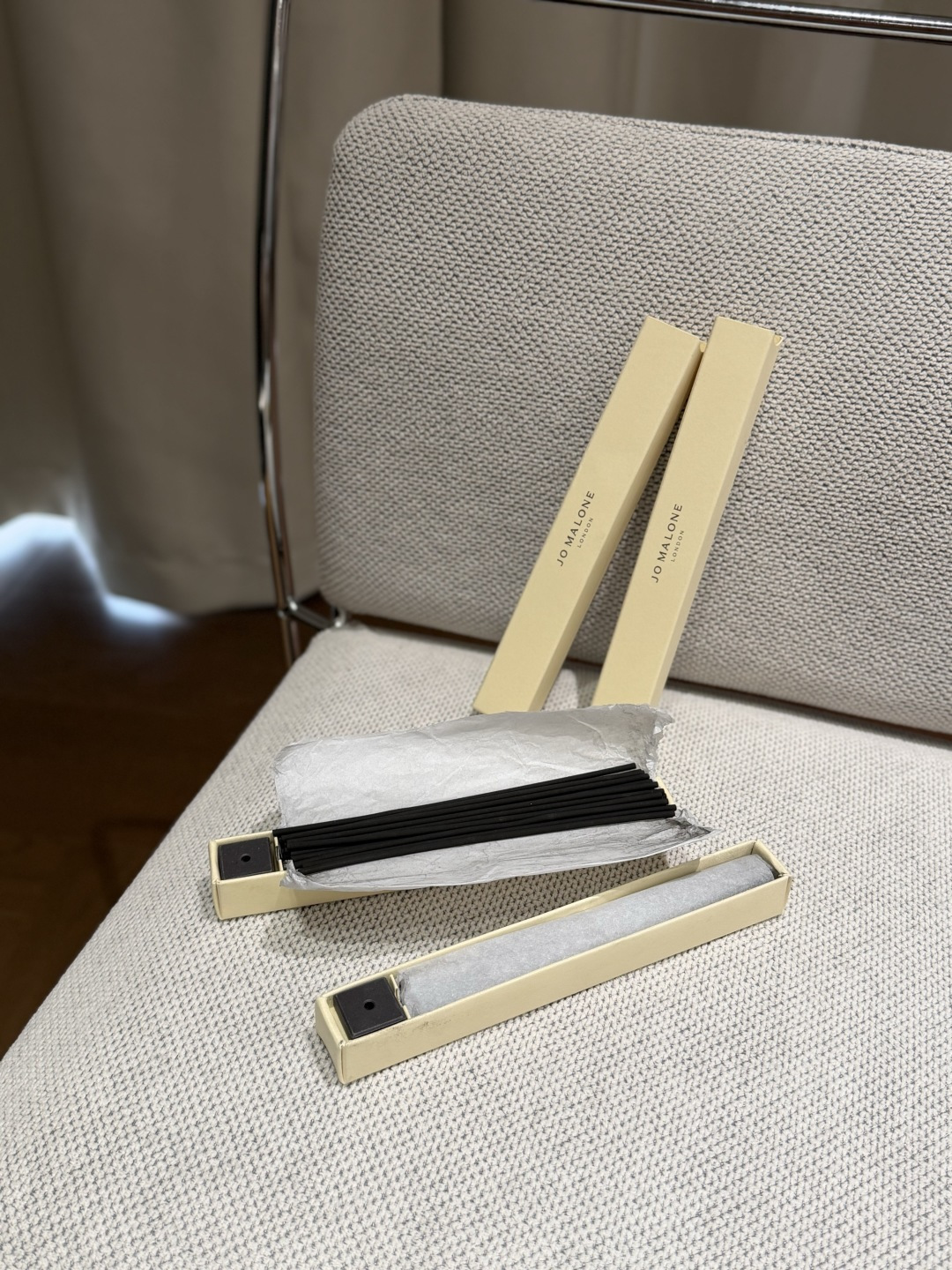 NO:879278,Good stuff to buy with your eyes closed!  Jo Malone’s incense stick is a no-brainer!  And they are two of my favorite scents: clean wood, cedar and black amber. These two scents are simply not suitable for incense!  , Car Aromatherapy. Home Fragrance. Candles19860909妥妥闭眼入的好货！ 祖马龙的线香根本不用考虑！ 而且是我超爱的两个味道 无垢木与雪松和黑琥珀 这两个味道做线香简直不要太合适了！,车载香薰.居家香氛.蜡烛,accessory