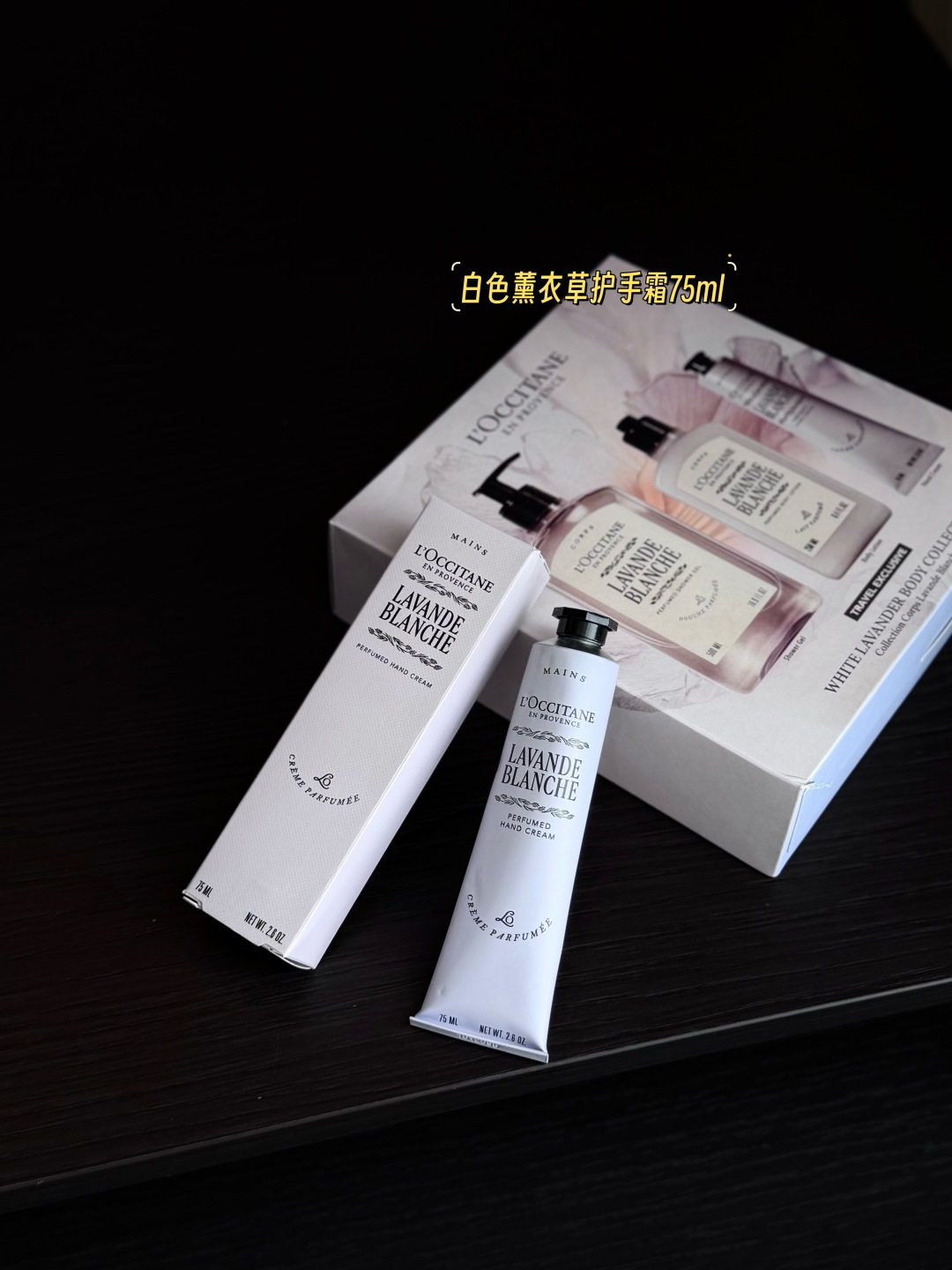 NO:939161,White lavender hand cream is not a strong fragrance, but a clean, gentle smell with a hint of sunshine and grass. After applying, the fragrance slowly emerges, like clean sheets walking in the southern French style. It is not greasy, not flushing, not sweet, suitable for commuting, office, and always in the carry-on bag, a trendy department store of toiletries.19860909白色薰衣草护手霜 不是浓烈的香 而是那种干净 温柔 带一点草木阳光感的味道. 涂开后 香慢慢浮出来 像走在南法风里的干净床单. 不腻 不冲 不甜 适合通勤 办公室 随身包里常驻,洗护用品潮品百货,accessory