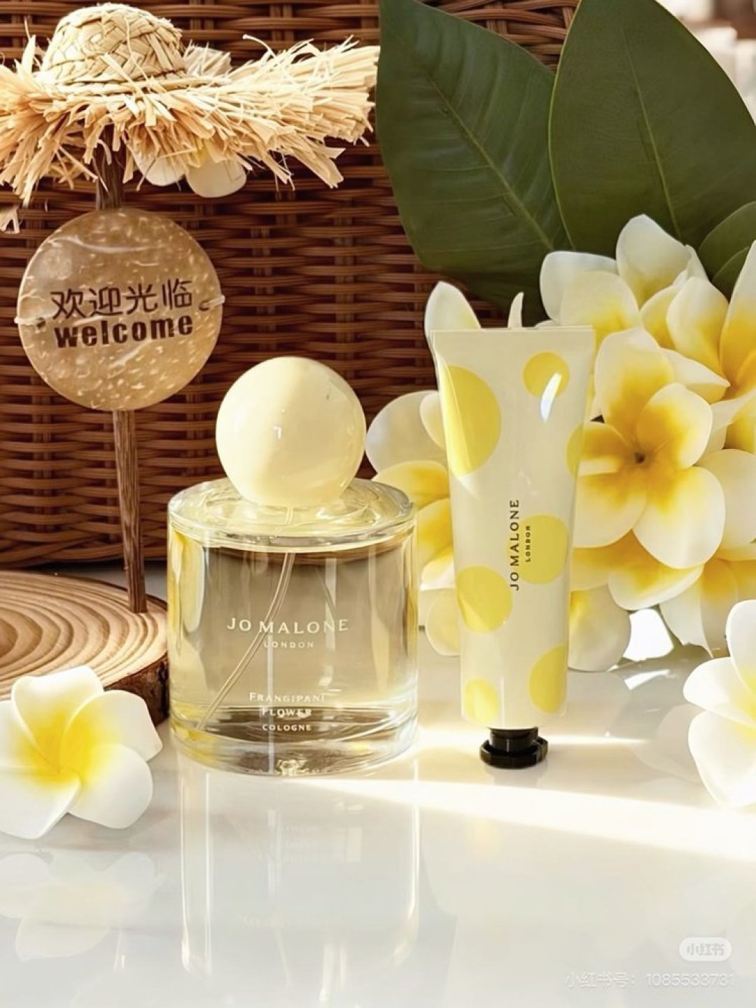 NO:938951,It's the gentle plumeria fragrance of the island evening breeze. It's clean, high-end and not sweet!  A must buy. If you missed it this time, you will really regret it. Give it as a gift and directly win money. Perfume and trendy department store.19860909是海岛晚风的温柔鸡蛋花香 干净高级不甜腻！必入 这次错过真的会后悔拍大腿 送礼直接赢麻,香水潮品百货,accessory
