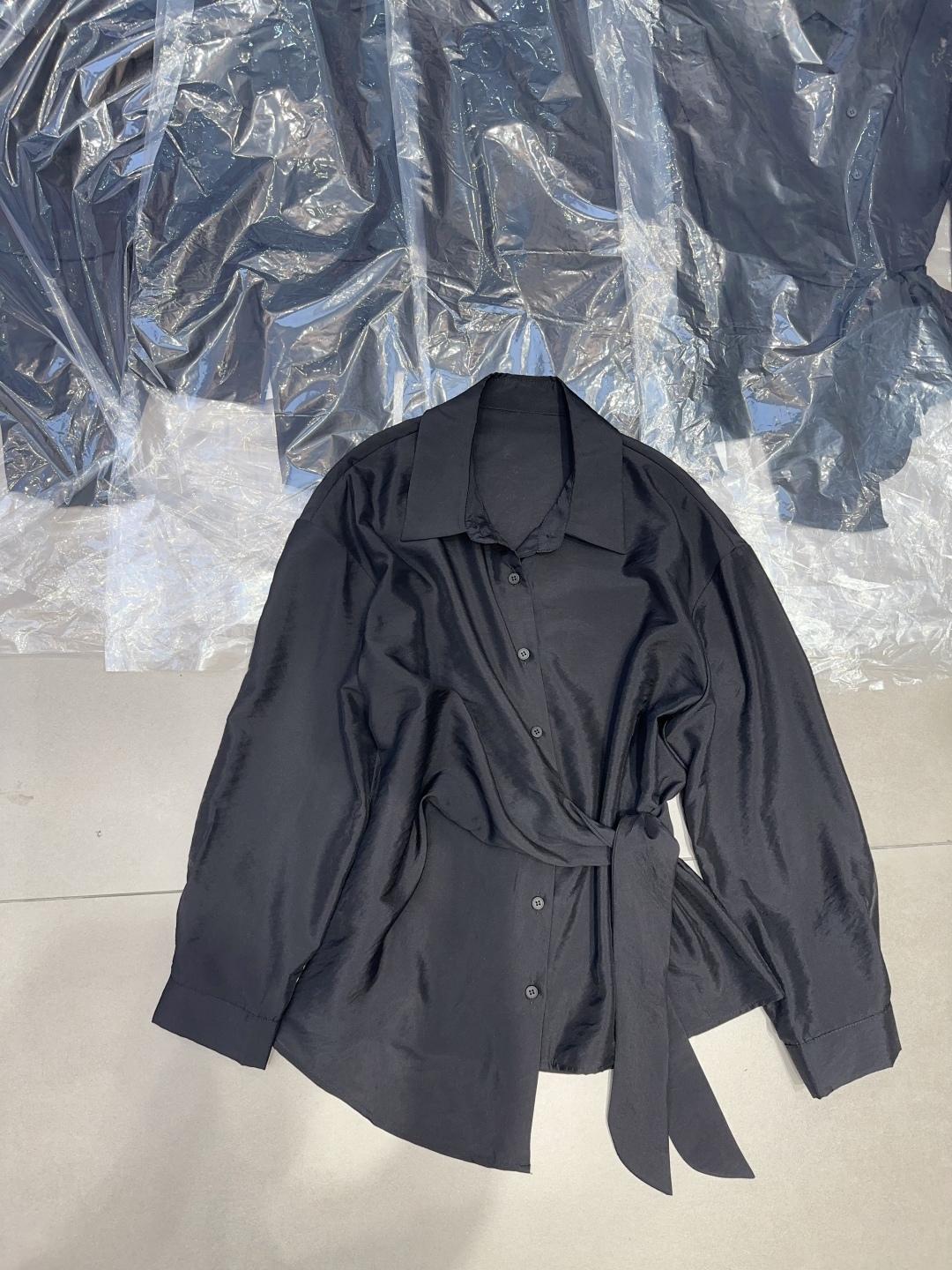 High-Quality Women’s Suit by YSL: Classic Black with Elegant Design - 图片 2