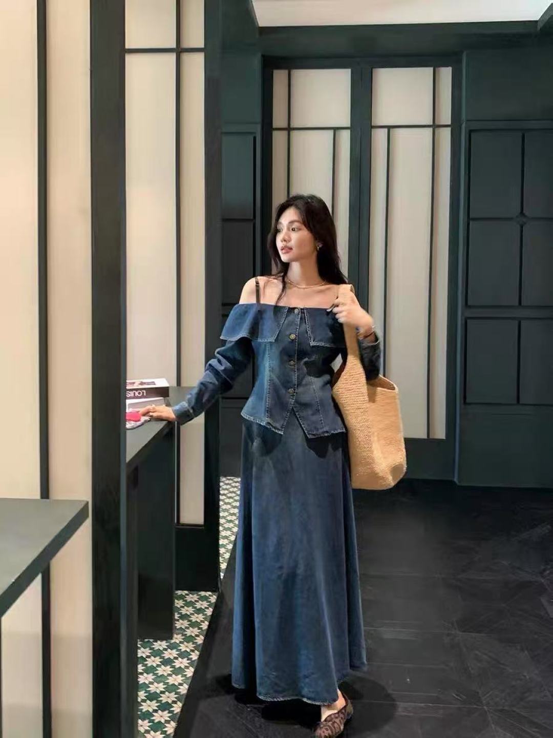 “YSL Retrospective Cowboy Shoulder-Opening Female Suit: Fashion Icon for Urban Beauty” - 图片 6