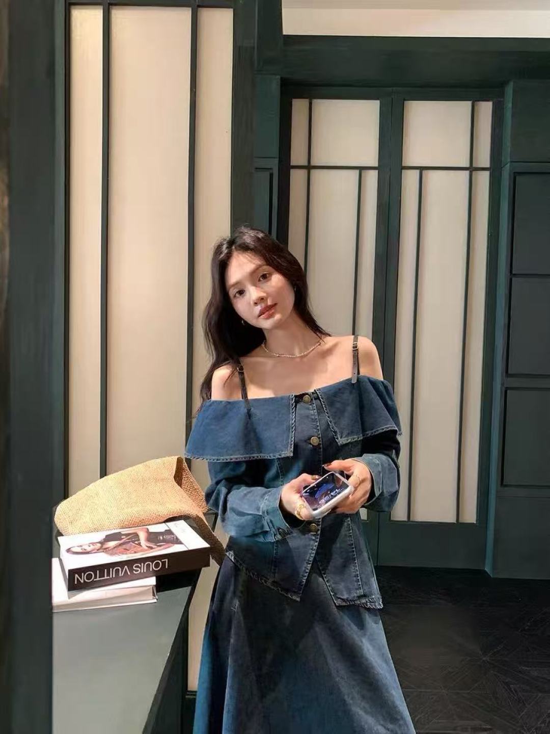 “YSL Retrospective Cowboy Shoulder-Opening Female Suit: Fashion Icon for Urban Beauty” - 图片 8