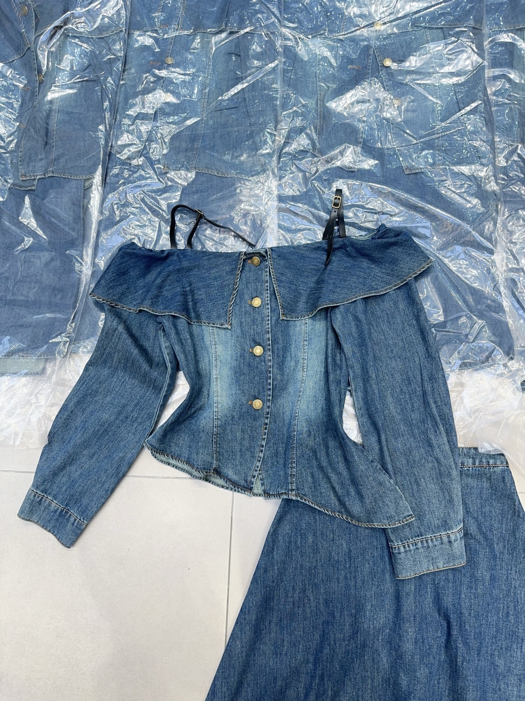 “YSL Retrospective Cowboy Shoulder-Opening Female Suit: Fashion Icon for Urban Beauty” - 图片 4