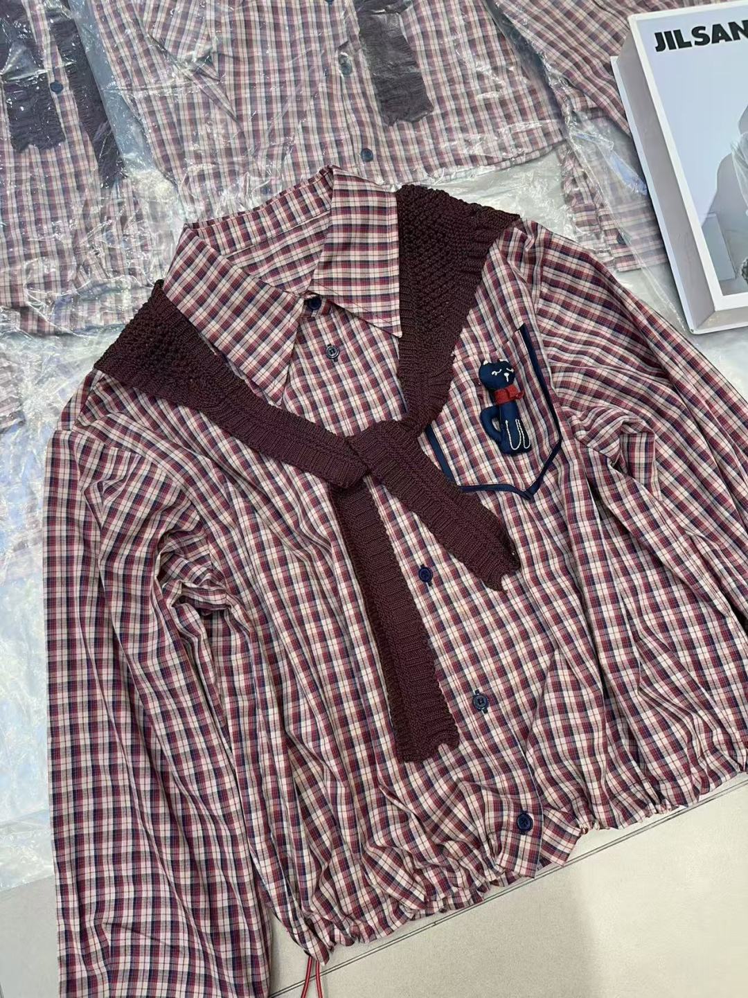 “High Quality Female Clothes: Early Autumn Collection Featuring Acne Studio Knitwear” - 图片 6