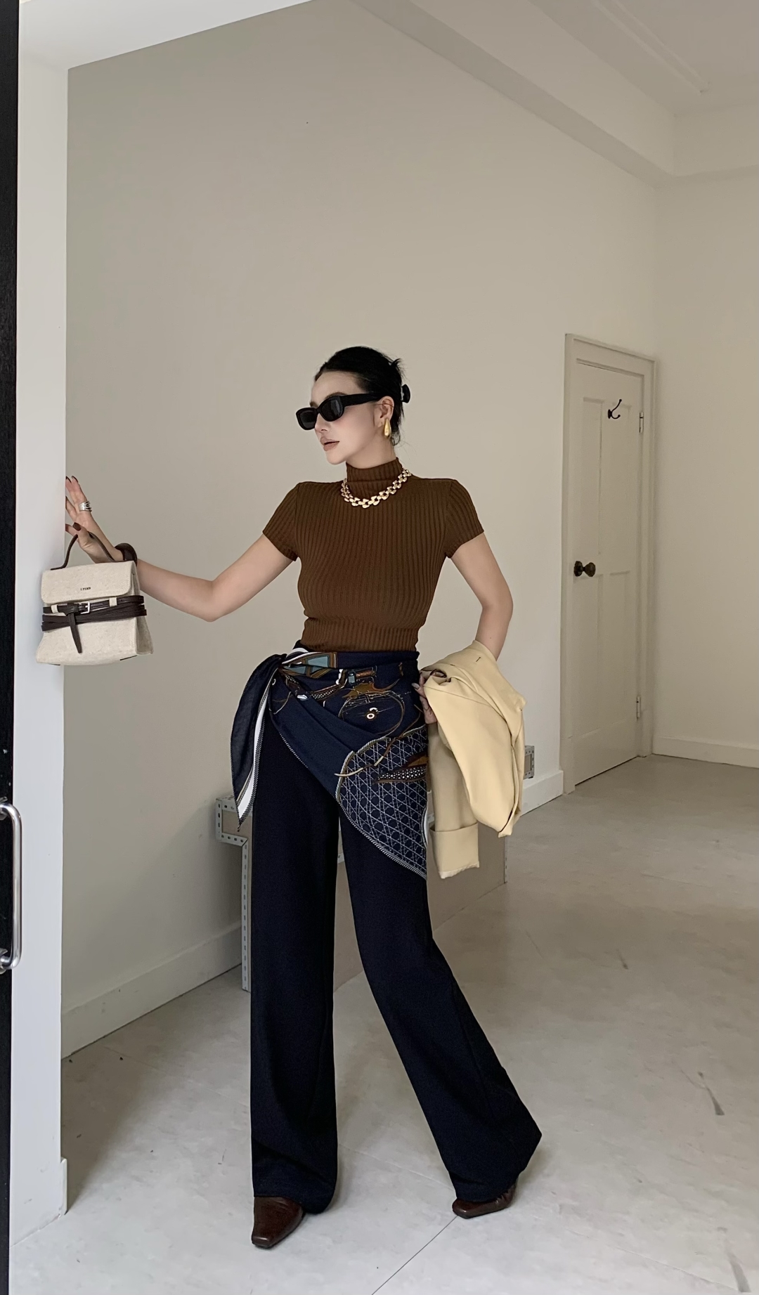 “High-Quality Women’s Suit with Unique H Design – SMLXL Collection” - 图片 4