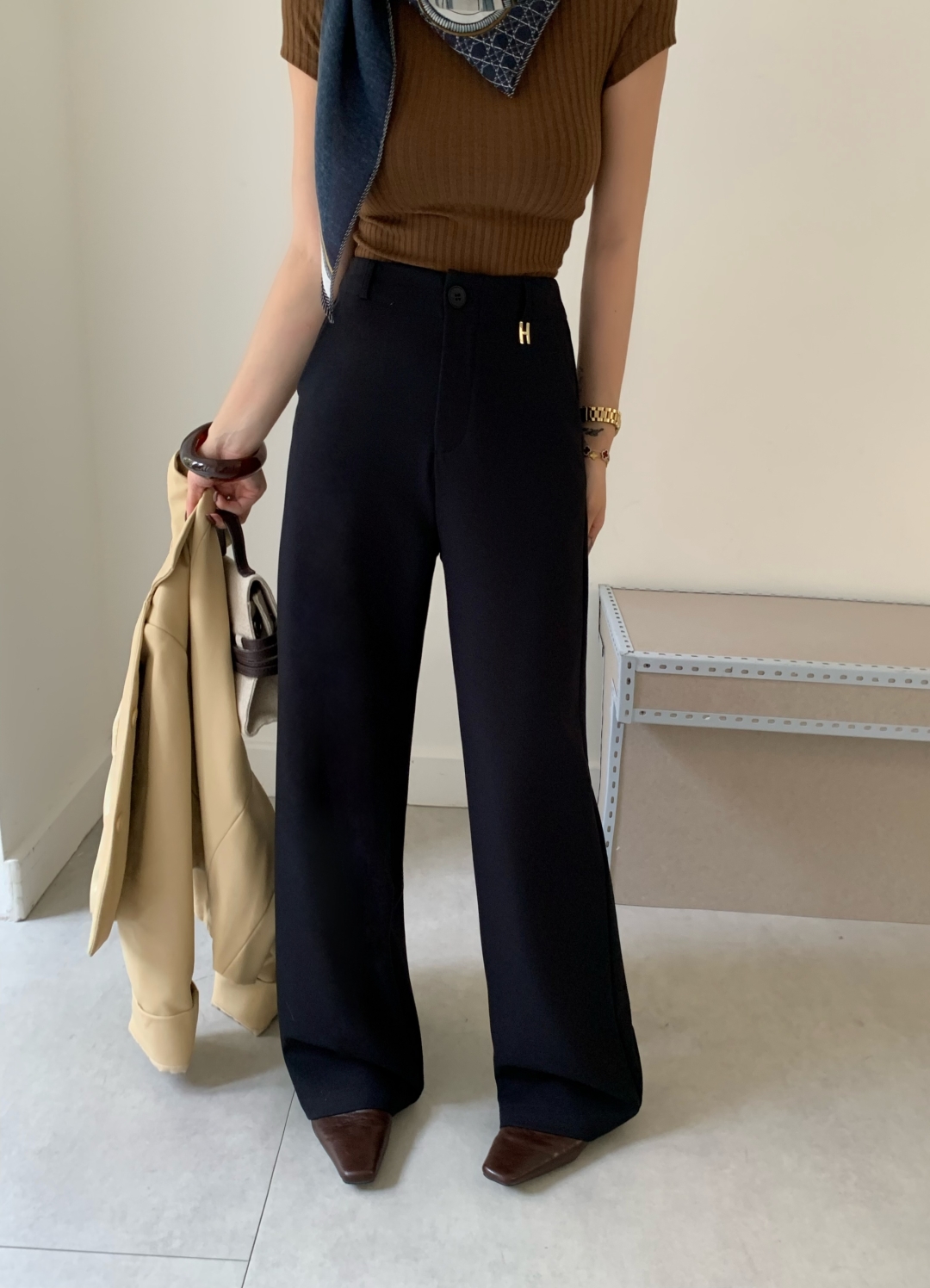 “High-Quality Women’s Suit with Unique H Design – SMLXL Collection” - 图片 3