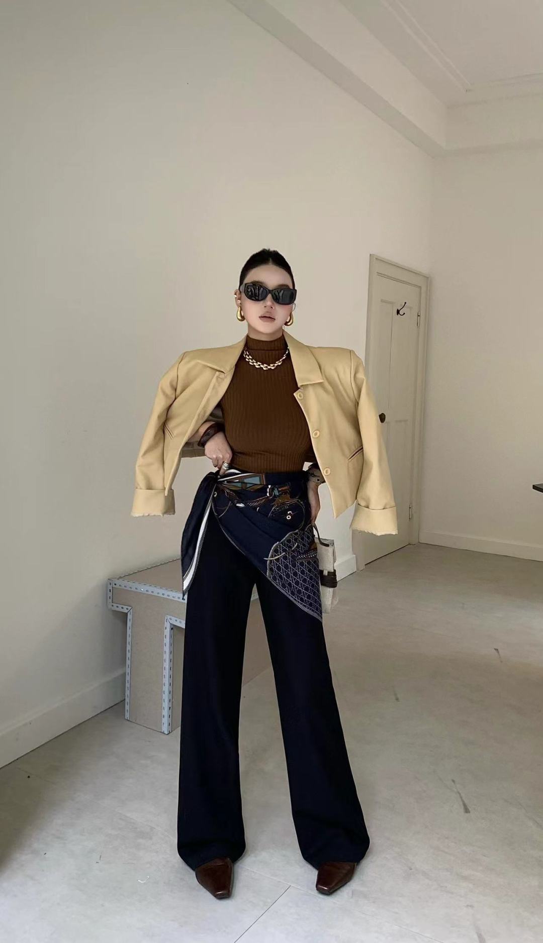 “High-Quality Women’s Suit with Unique H Design – SMLXL Collection” - 图片 5