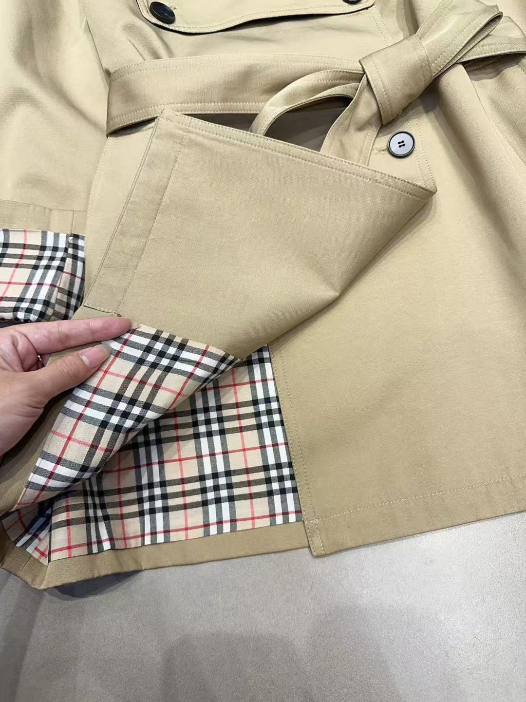 Elegant Women's Double-Breasted Trench Coat with Contrast Collar Detail 8 cmp i1758271067289 7834 0 7