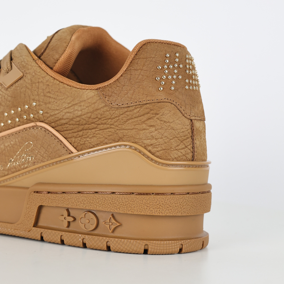 480 X1 东莞 210个配色 市售顶级版本 驴家LV Trainer 原版完美楦型 东莞大厂出产 品控胜过市面百分之95 棕色铆钉配色