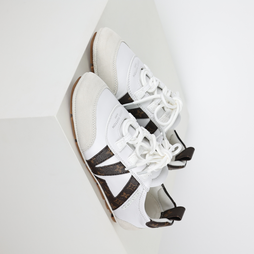 LV SNEAKERWA 芭蕾运动鞋 革勾勒绒面牛皮革饰边