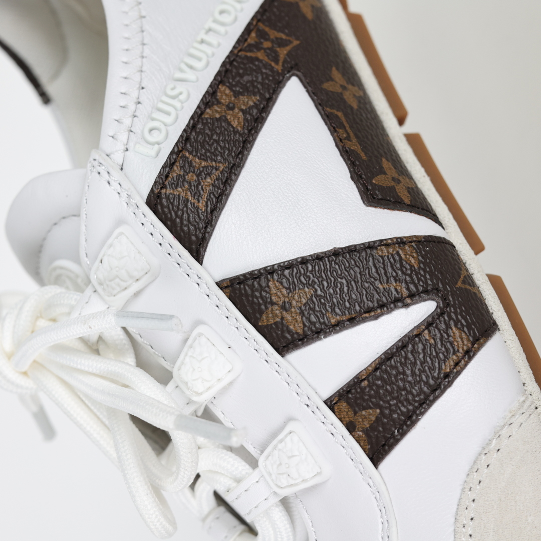 LV SNEAKERWA 芭蕾运动鞋 革勾勒绒面牛皮革饰边
