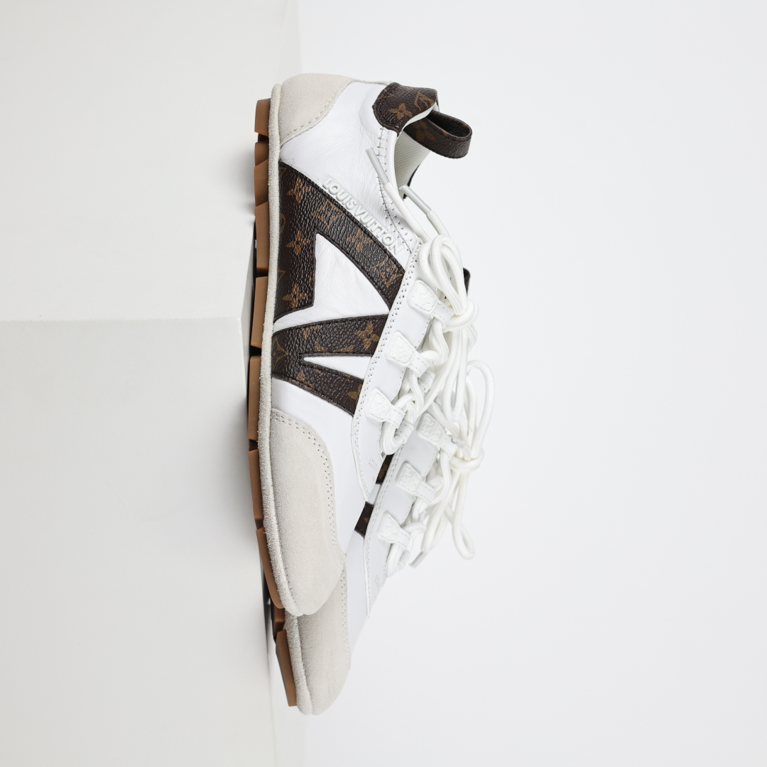 LV SNEAKERWA 芭蕾运动鞋 革勾勒绒面牛皮革饰边