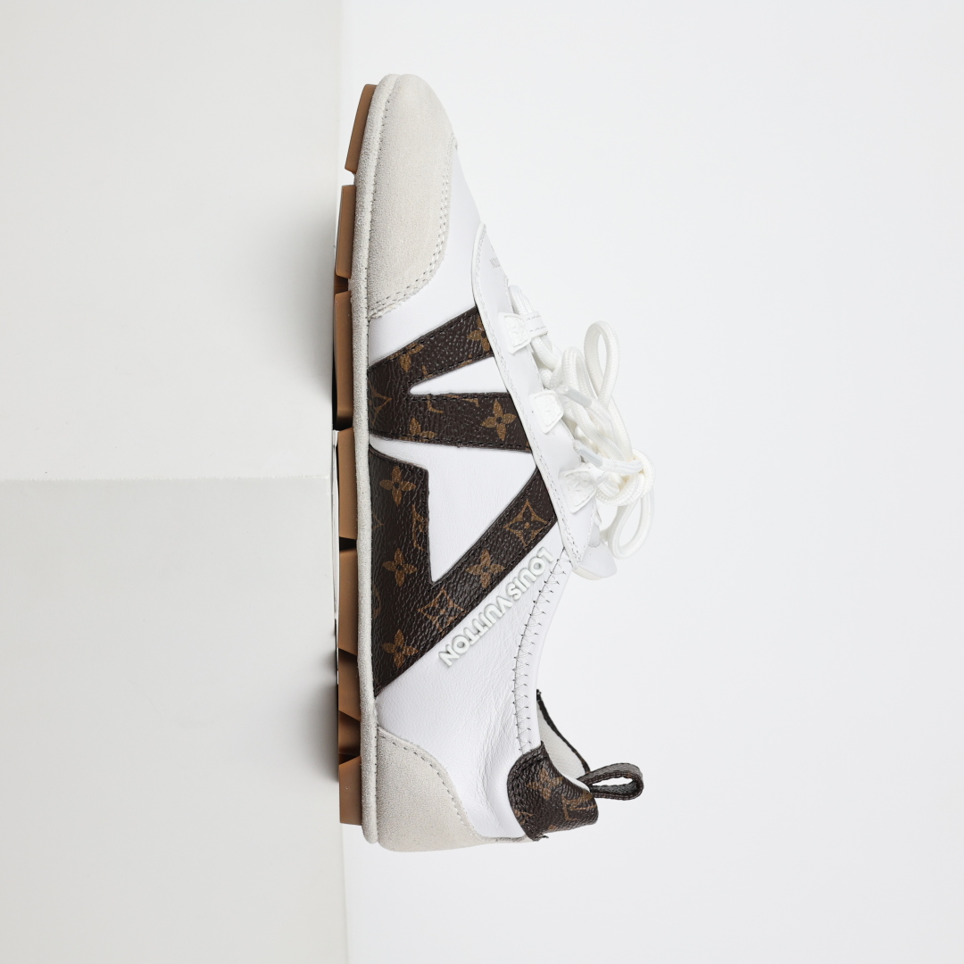 LV SNEAKERWA 芭蕾运动鞋 革勾勒绒面牛皮革饰边