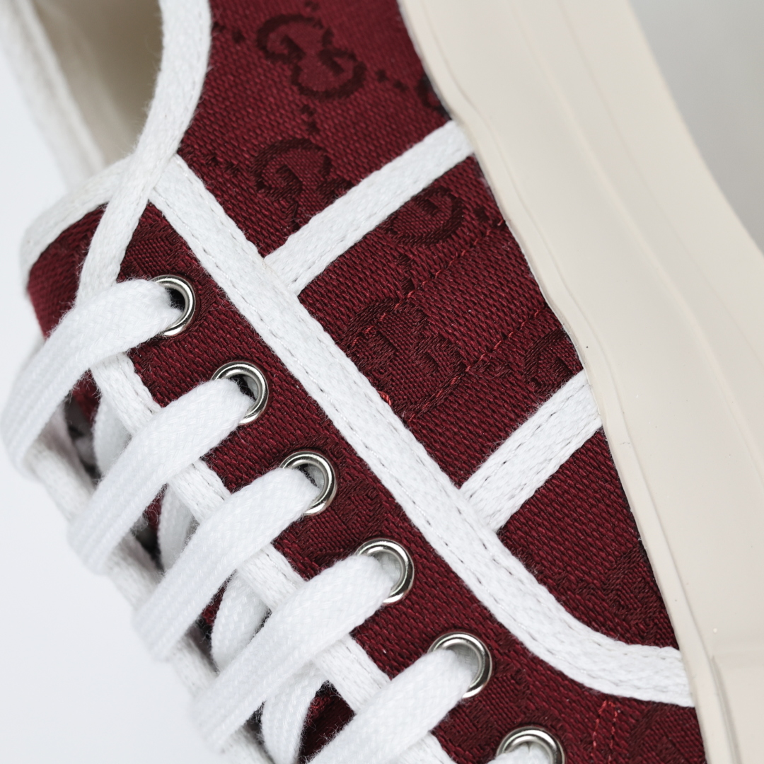 
Gucci 古驰 厚底布鞋 引领新风尚5cm隐形增高术
悄悄拉长腿部线条，矮个子救星/小个子神器
软弹