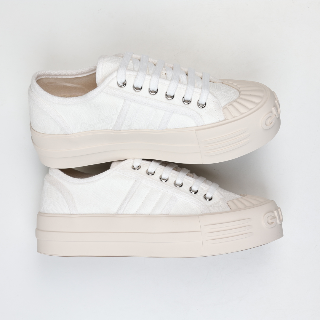 
Gucci 古驰 厚底布鞋 引领新风尚5cm隐形增高术
悄悄拉长腿部线条，矮个子救星/小个子神器
软弹