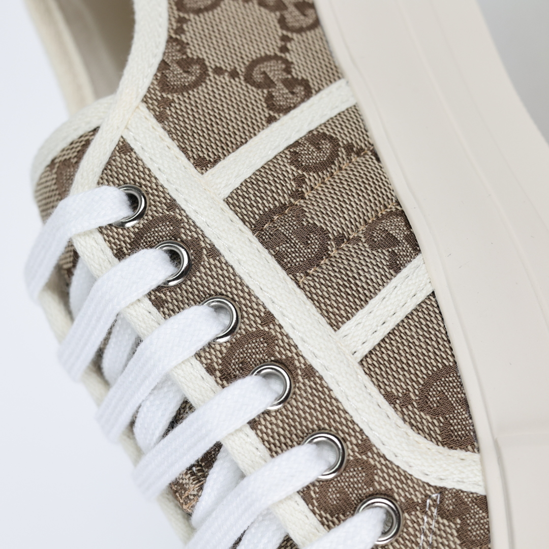 
Gucci 古驰 厚底布鞋 引领新风尚5cm隐形增高术
悄悄拉长腿部线条，矮个子救星/小个子神器
软弹