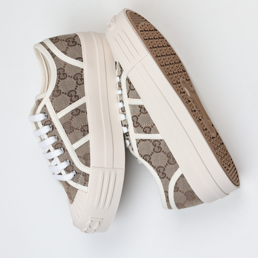 
Gucci 古驰 厚底布鞋 引领新风尚5cm隐形增高术
悄悄拉长腿部线条，矮个子救星/小个子神器
软弹