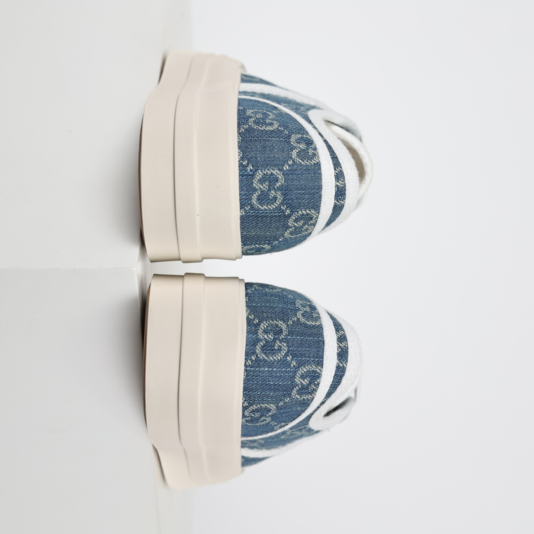 
Gucci 古驰 厚底布鞋 引领新风尚5cm隐形增高术
悄悄拉长腿部线条，矮个子救星/小个子神器
软弹