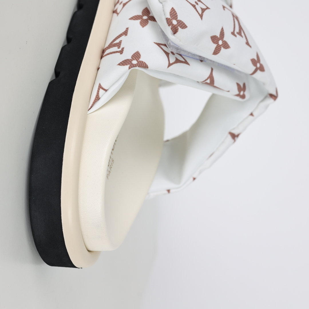 LOUIS VUITTON ｜路易威登2025ss最新春夏款 村上隆/Takashi Murakami x LOUIS Pool Pillow Comfort 皮革 圆头套脚一字拖鞋