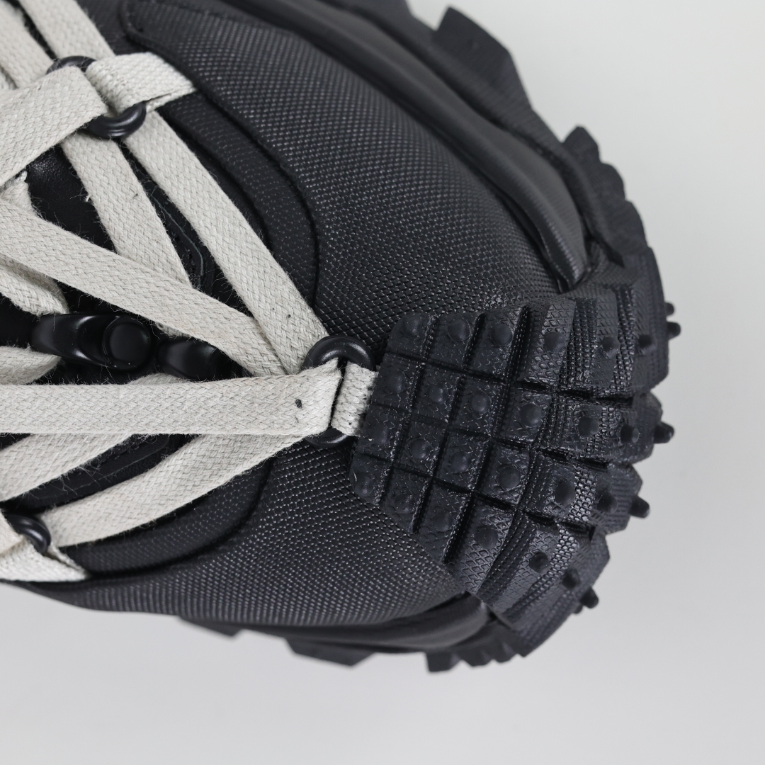
Rick Owens x Moncler 盟可睐/蒙口 
Trailgrip 瑞克欧文斯 蒙口联名款 