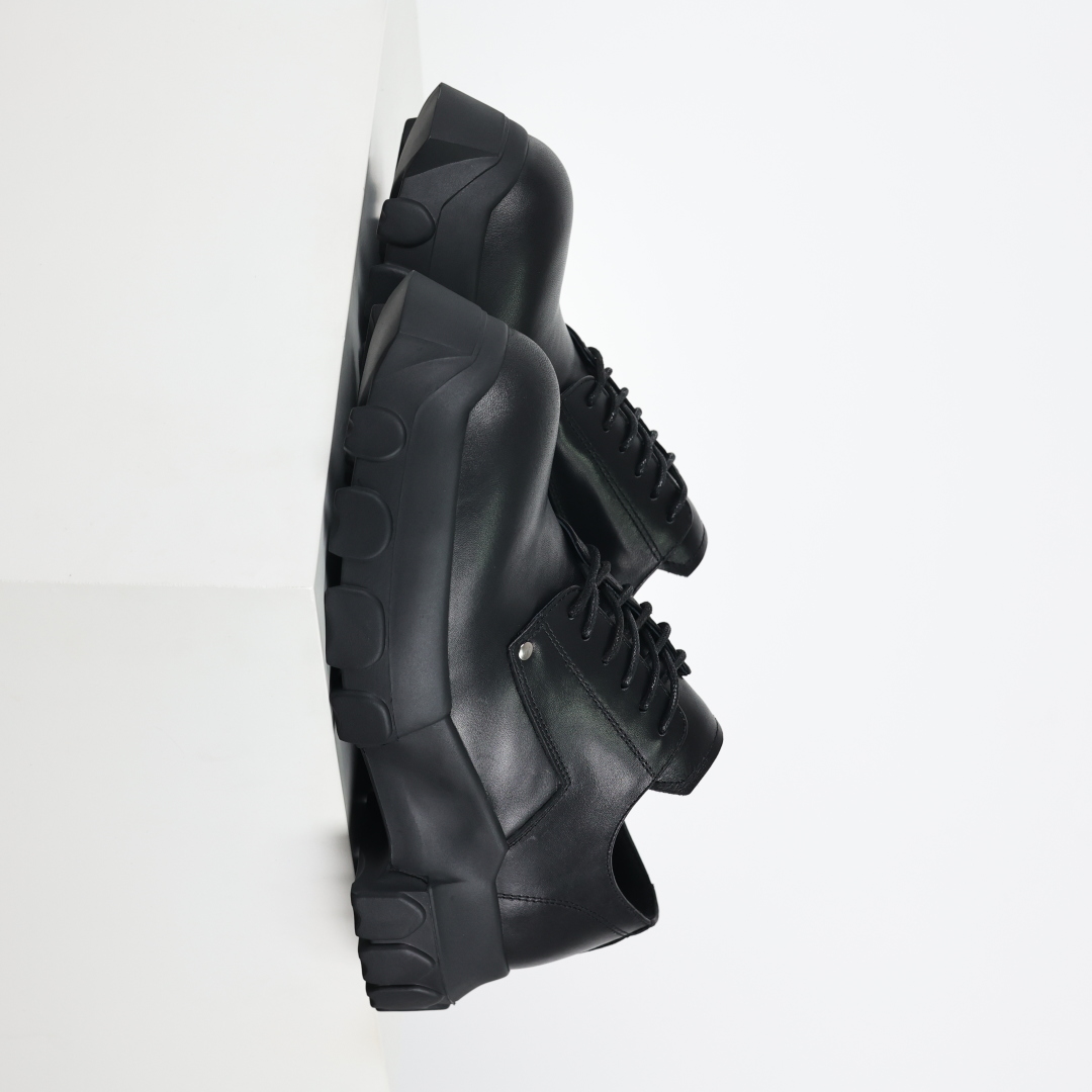 
RO章鱼底德比鞋
RO / Rick Owens 瑞克·欧文斯
东莞原厂进口全新2025年新材质“摔纹
