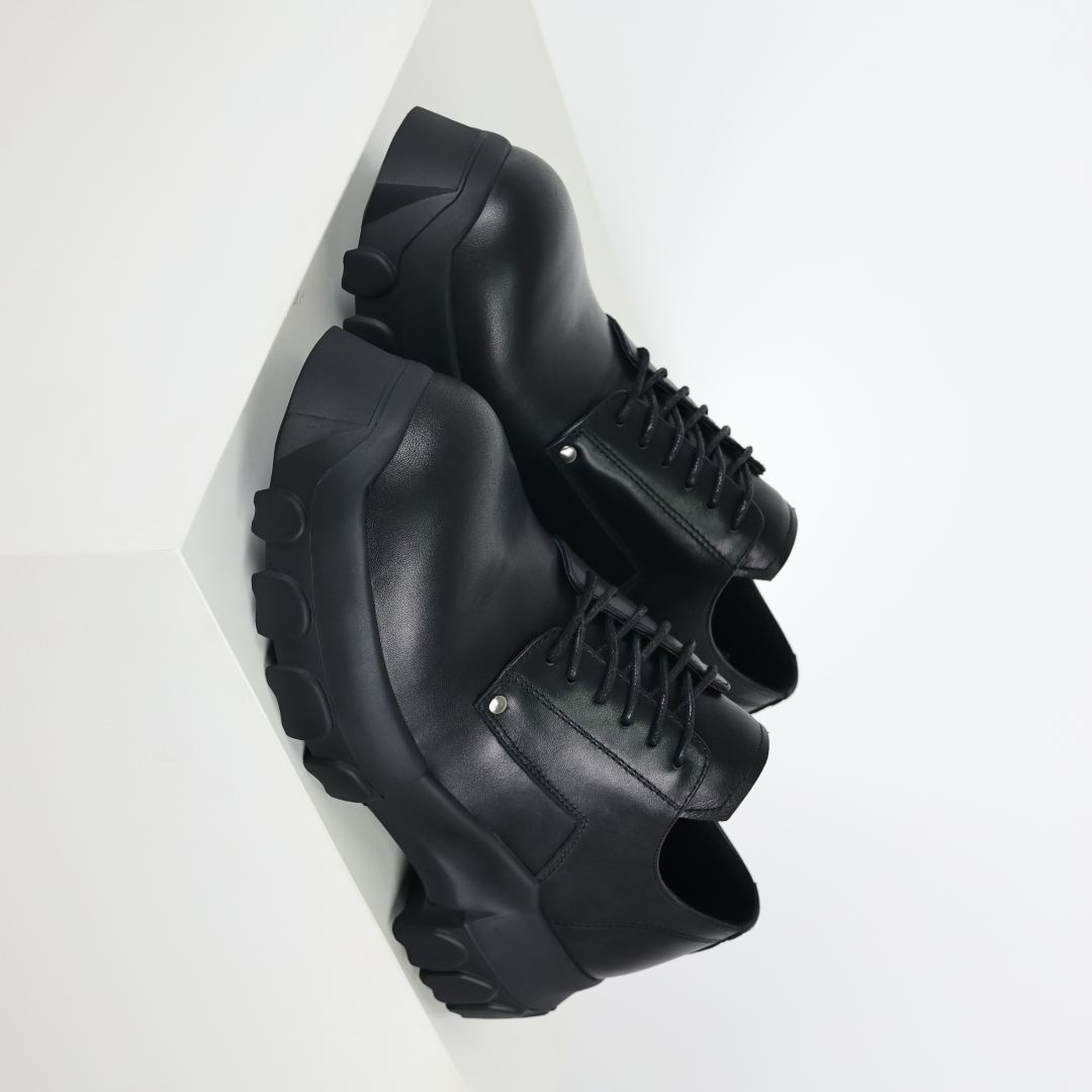 
RO章鱼底德比鞋
RO / Rick Owens 瑞克·欧文斯
东莞原厂进口全新2025年新材质“摔纹