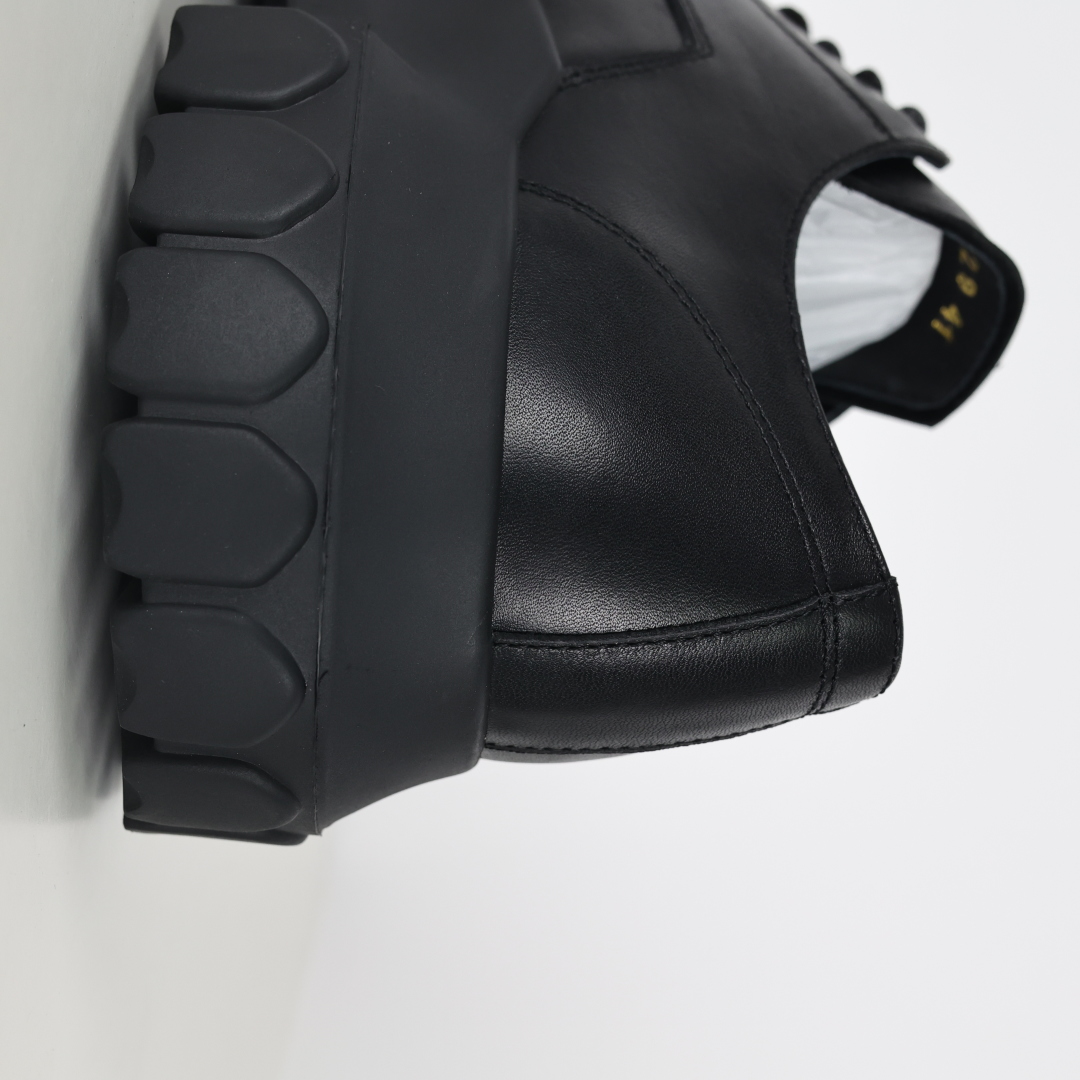 
RO章鱼底德比鞋
RO / Rick Owens 瑞克·欧文斯
东莞原厂进口全新2025年新材质“摔纹