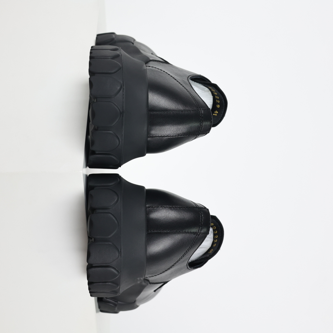 
RO章鱼底德比鞋
RO / Rick Owens 瑞克·欧文斯
东莞原厂进口全新2025年新材质“摔纹