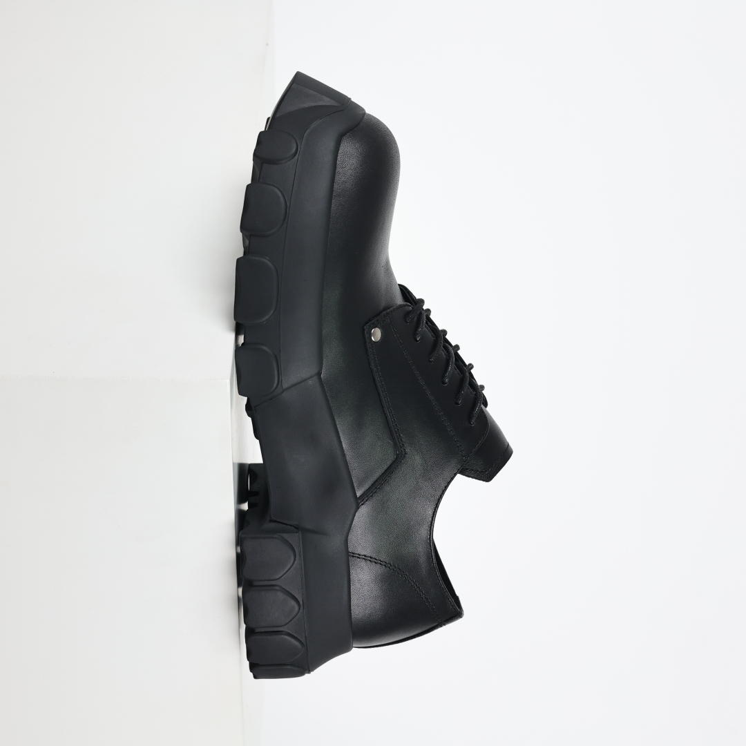 
RO章鱼底德比鞋
RO / Rick Owens 瑞克·欧文斯
东莞原厂进口全新2025年新材质“摔纹