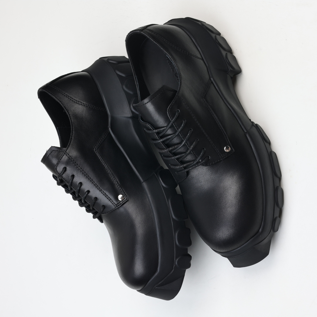 
RO章鱼底德比鞋
RO / Rick Owens 瑞克·欧文斯
东莞原厂进口全新2025年新材质“摔纹