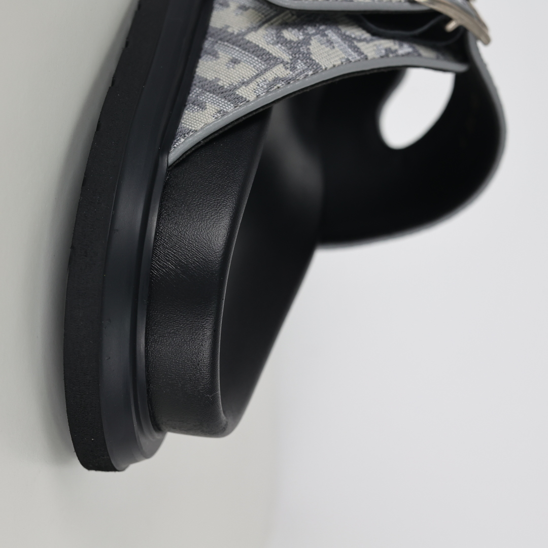 Dior 迪奥 Aqua 圆头平底 牛仔字母印花一字拖鞋 浅灰色-莆田鞋,莆田鞋货源,高仿鞋,高仿鞋货源,安福档口,莆田高仿鞋,莆田鞋批发,高仿鞋批发,莆田高仿运动鞋,高仿运动鞋,莆田运动鞋 Dior 迪奥 Aqua 圆头平底 牛仔字母印花一字拖鞋 浅灰色