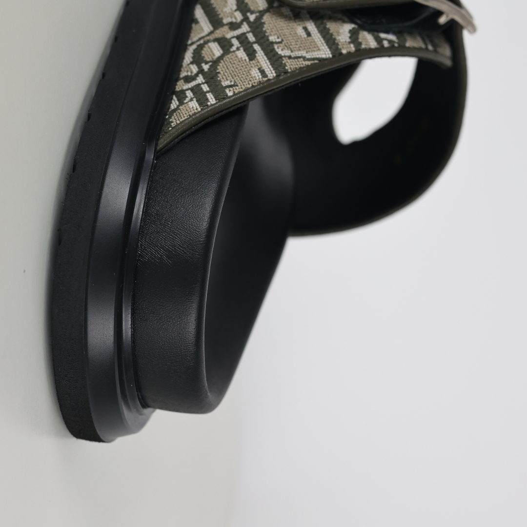 Dior 迪奥 Aqua 圆头平底 牛仔字母印花一字拖鞋 Dior电秀拖鞋 浅褐色-莆田鞋,莆田鞋货源,高仿鞋,高仿鞋货源,安福档口,莆田高仿鞋,莆田鞋批发,高仿鞋批发,莆田高仿运动鞋,高仿运动鞋,莆田运动鞋 Dior 迪奥 Aqua 圆头平底 牛仔字母印花一字拖鞋 Dior电秀拖鞋 浅褐色