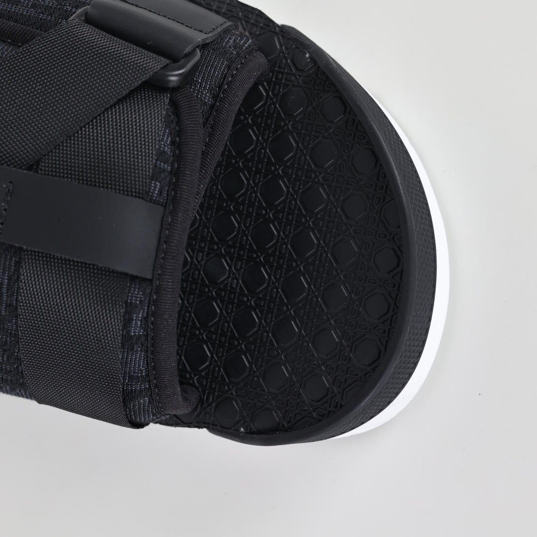 Dior 迪奥 Alpha Obique 电绣时尚拖鞋 此款包头拖鞋 经典黑白-莆田鞋,莆田鞋货源,高仿鞋,高仿鞋货源,安福档口,莆田高仿鞋,莆田鞋批发,高仿鞋批发,莆田高仿运动鞋,高仿运动鞋,莆田运动鞋 Dior 迪奥 Alpha Obique 电绣时尚拖鞋 此款包头拖鞋 经典黑白