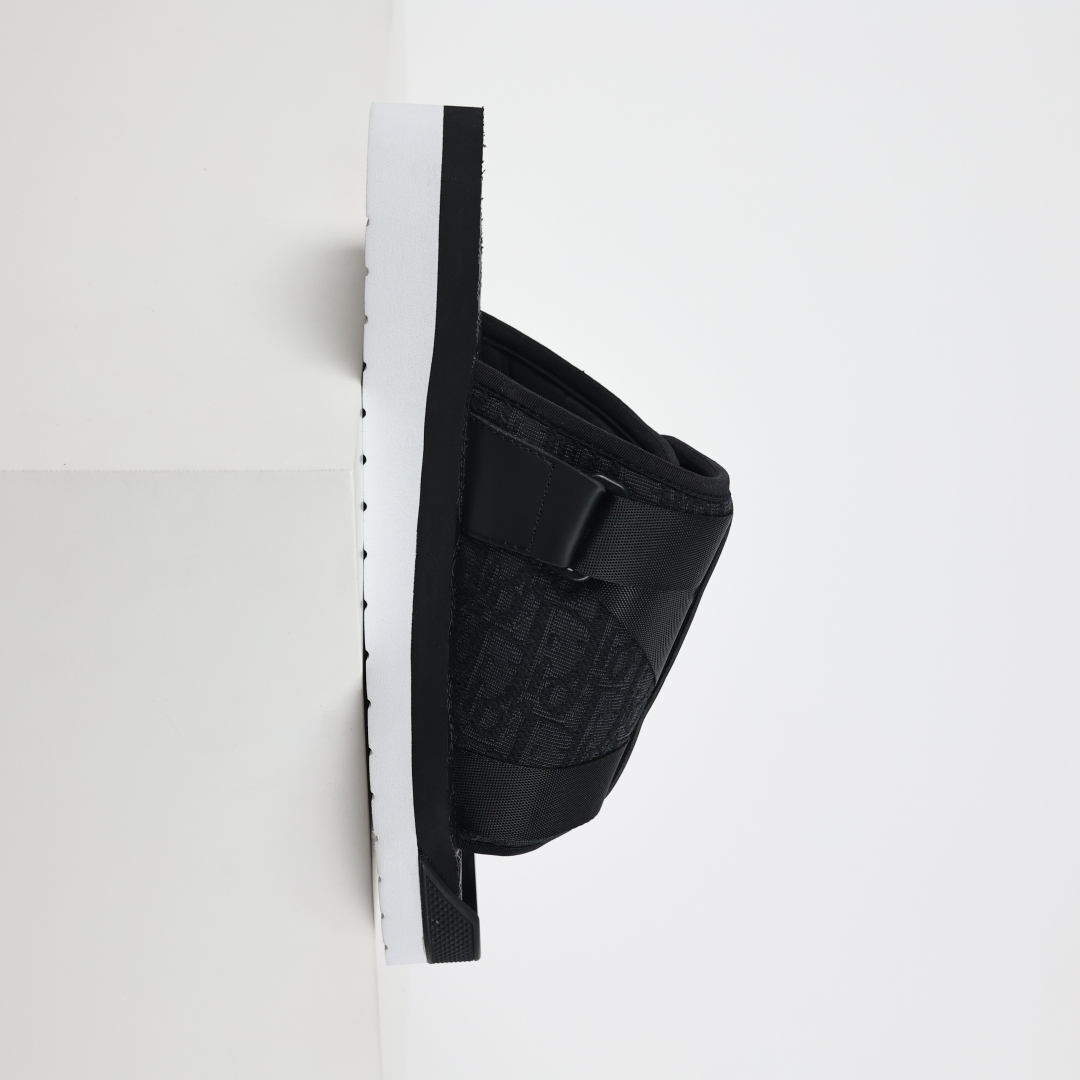 Dior 迪奥 Alpha Obique 电绣时尚拖鞋 此款包头拖鞋 经典黑白-莆田鞋,莆田鞋货源,高仿鞋,高仿鞋货源,安福档口,莆田高仿鞋,莆田鞋批发,高仿鞋批发,莆田高仿运动鞋,高仿运动鞋,莆田运动鞋 Dior 迪奥 Alpha Obique 电绣时尚拖鞋 此款包头拖鞋 经典黑白