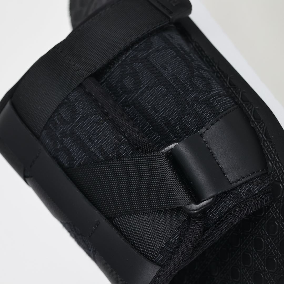 Dior 迪奥 Alpha Obique 电绣时尚拖鞋 此款包头拖鞋 经典黑白-莆田鞋,莆田鞋货源,高仿鞋,高仿鞋货源,安福档口,莆田高仿鞋,莆田鞋批发,高仿鞋批发,莆田高仿运动鞋,高仿运动鞋,莆田运动鞋 Dior 迪奥 Alpha Obique 电绣时尚拖鞋 此款包头拖鞋 经典黑白