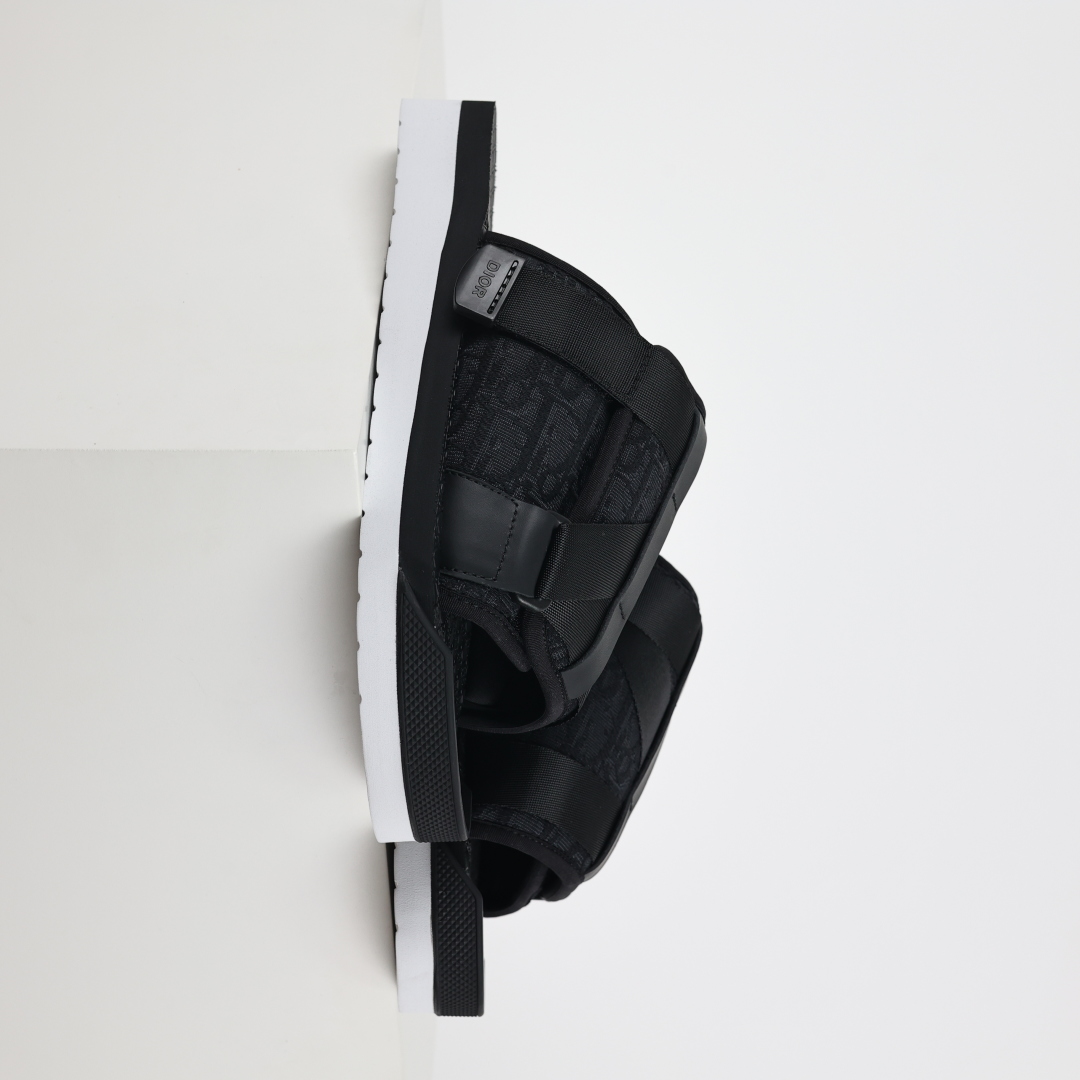 Dior 迪奥 Alpha Obique 电绣时尚拖鞋 此款包头拖鞋 经典黑白-莆田鞋,莆田鞋货源,高仿鞋,高仿鞋货源,安福档口,莆田高仿鞋,莆田鞋批发,高仿鞋批发,莆田高仿运动鞋,高仿运动鞋,莆田运动鞋 Dior 迪奥 Alpha Obique 电绣时尚拖鞋 此款包头拖鞋 经典黑白