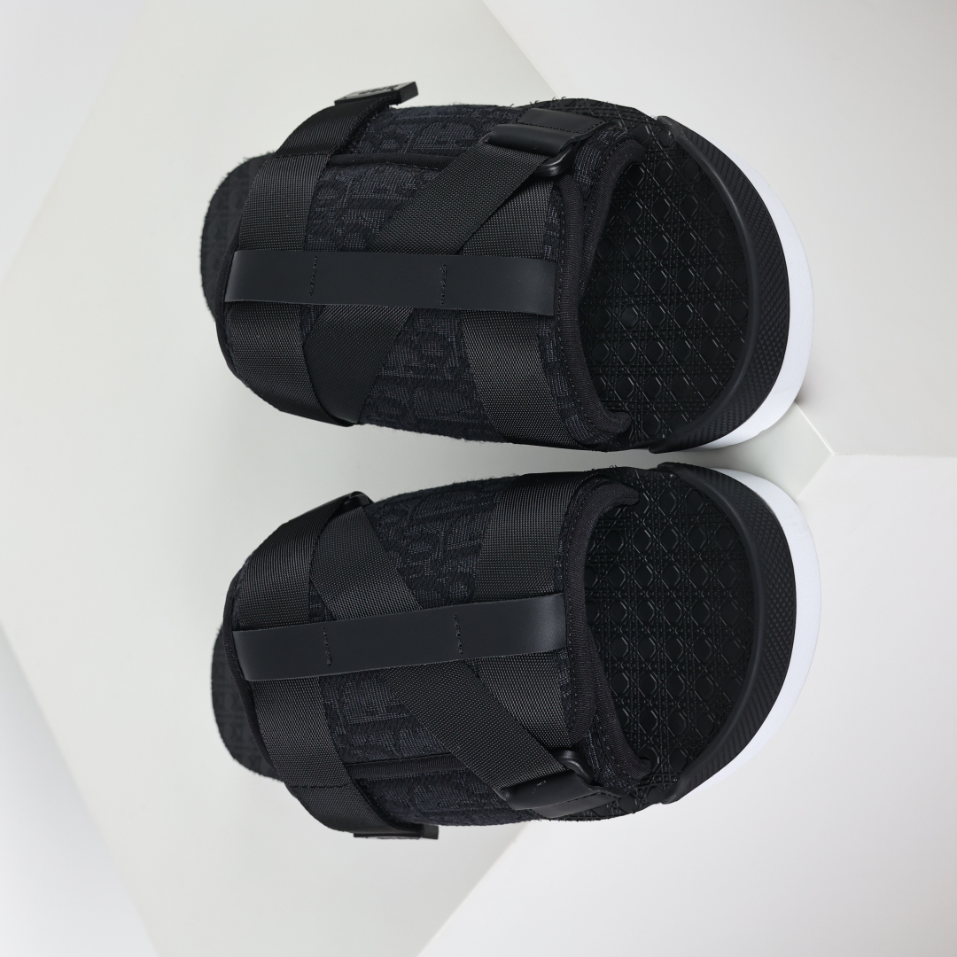 Dior 迪奥 Alpha Obique 电绣时尚拖鞋 此款包头拖鞋 经典黑白-莆田鞋,莆田鞋货源,高仿鞋,高仿鞋货源,安福档口,莆田高仿鞋,莆田鞋批发,高仿鞋批发,莆田高仿运动鞋,高仿运动鞋,莆田运动鞋 Dior 迪奥 Alpha Obique 电绣时尚拖鞋 此款包头拖鞋 经典黑白