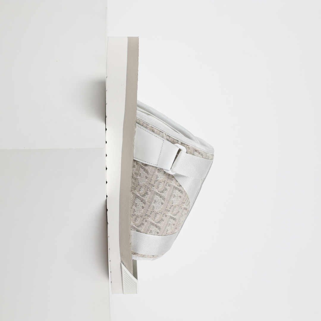 Dior 迪奥 Alpha Obique 电绣时尚拖鞋 白色