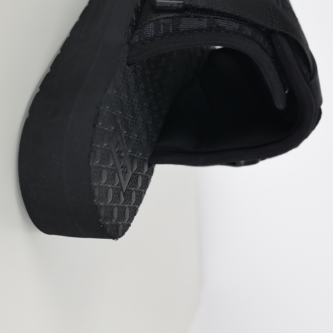 Dior 迪奥 Alpha Obique 电绣时尚拖鞋 此款包头拖鞋 全黑色