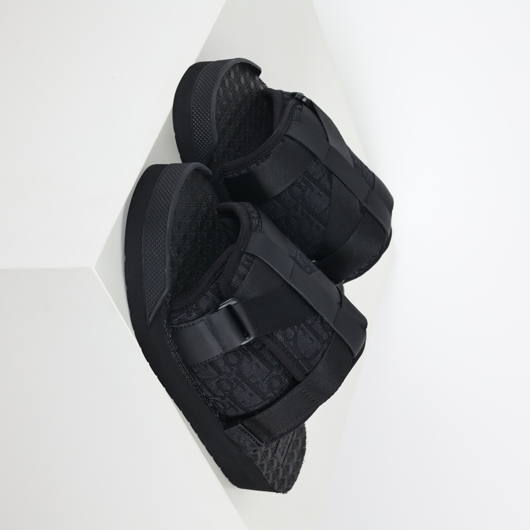 Dior 迪奥 Alpha Obique 电绣时尚拖鞋 此款包头拖鞋 全黑色