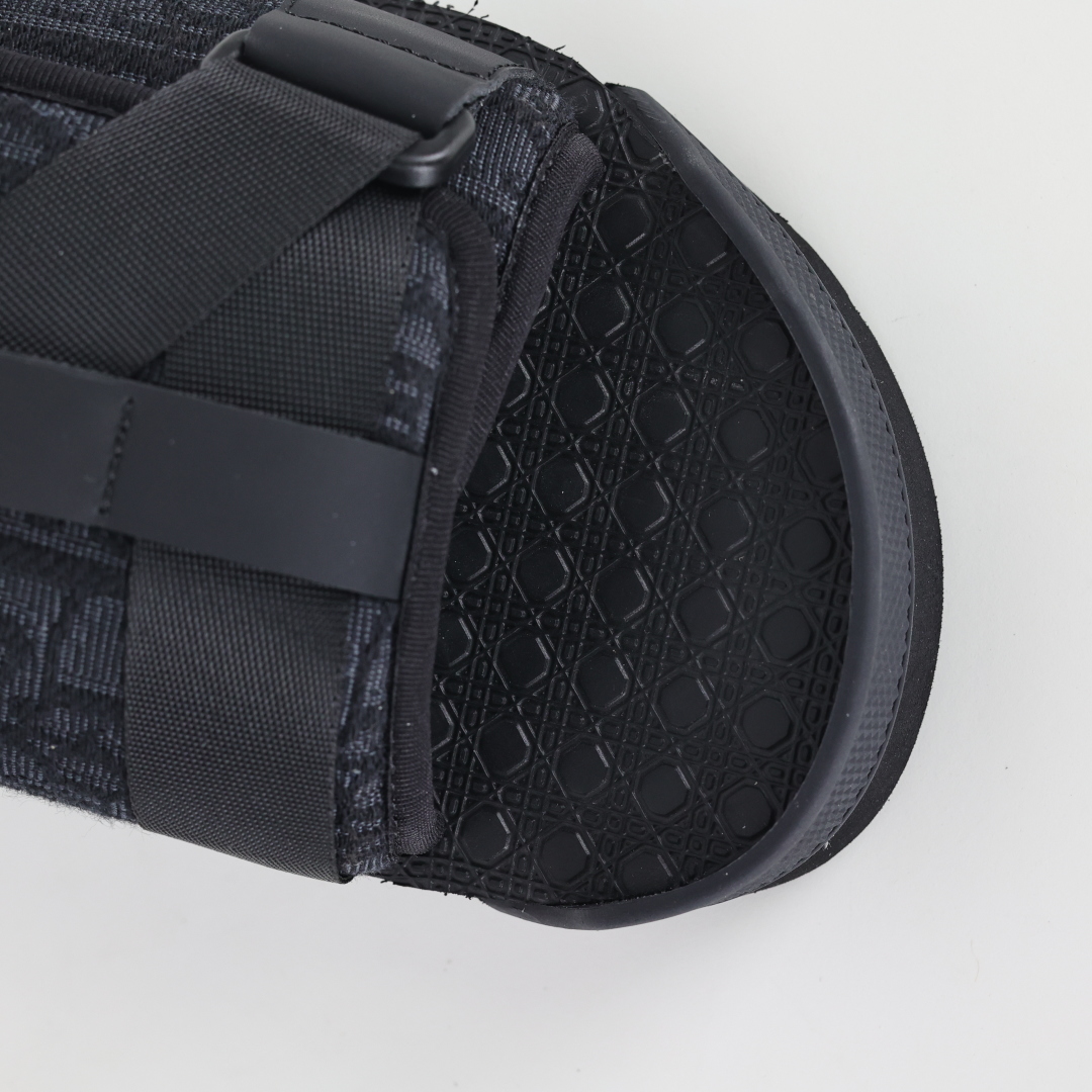 Dior 迪奥 Alpha Obique 电绣时尚拖鞋 此款包头拖鞋 全黑色