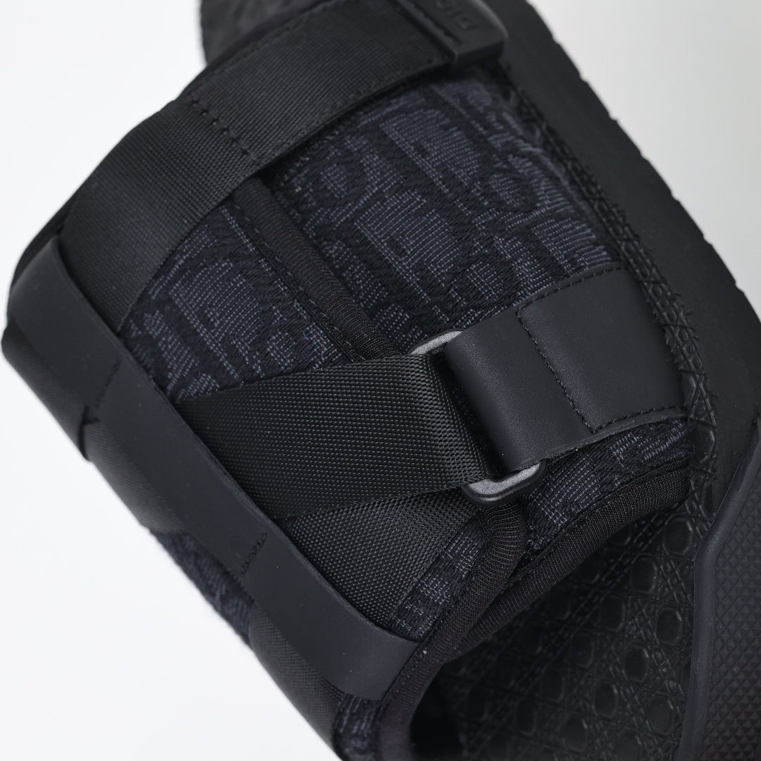 Dior 迪奥 Alpha Obique 电绣时尚拖鞋 此款包头拖鞋 全黑色