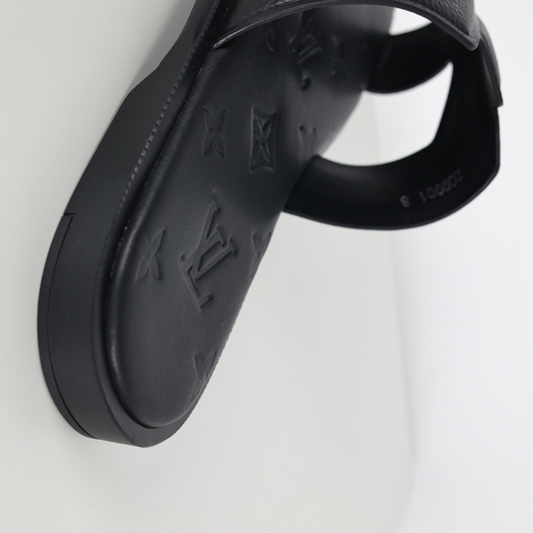 Louis Vuitton Oasis 经典系列2024最新经典款拖鞋款式牛仔布 Lv拖鞋黑色压花