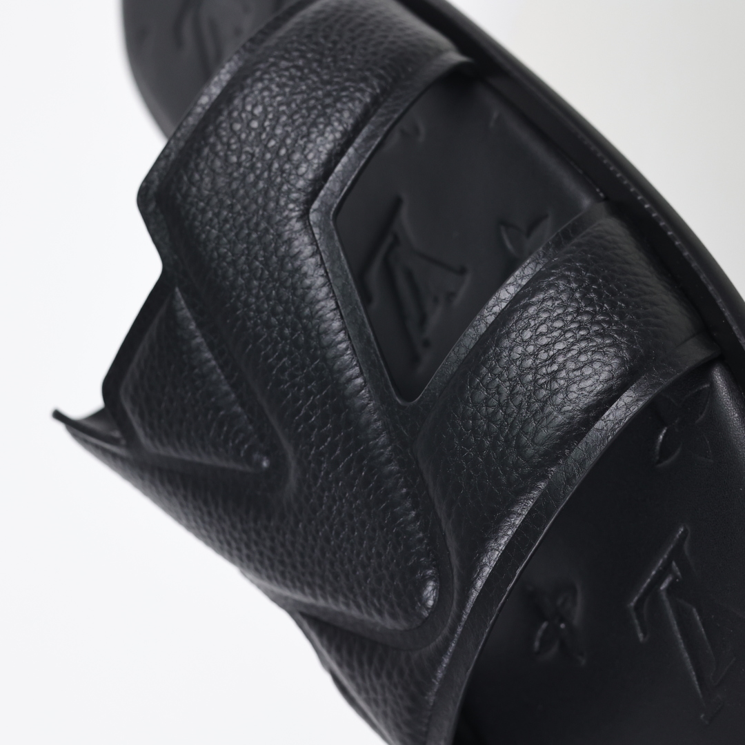Louis Vuitton Oasis 经典系列2024最新经典款拖鞋款式牛仔布 Lv拖鞋黑色压花