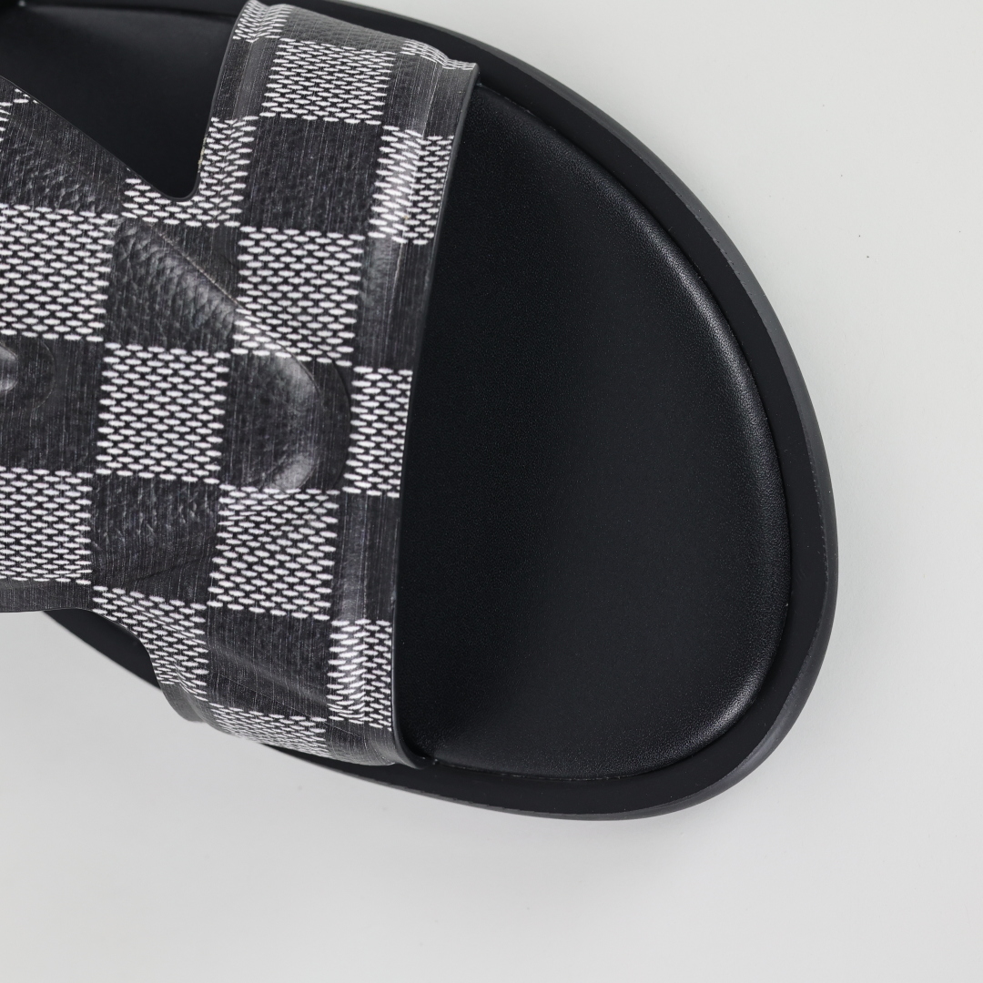 Louis Vuitton Oasis 经典系列2024最新经典款拖鞋款式牛仔布 Lv拖鞋黑色格子-莆田鞋,莆田鞋货源,高仿鞋,高仿鞋货源,安福档口,莆田高仿鞋,莆田鞋批发,高仿鞋批发,莆田高仿运动鞋,高仿运动鞋,莆田运动鞋 Louis Vuitton Oasis 经典系列2024最新经典款拖鞋款式牛仔布 Lv拖鞋黑色格子