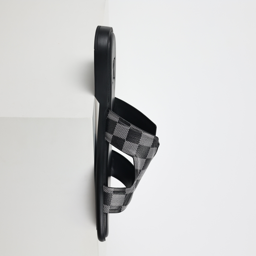 Louis Vuitton Oasis 经典系列2024最新经典款拖鞋款式牛仔布 Lv拖鞋黑色格子-莆田鞋,莆田鞋货源,高仿鞋,高仿鞋货源,安福档口,莆田高仿鞋,莆田鞋批发,高仿鞋批发,莆田高仿运动鞋,高仿运动鞋,莆田运动鞋 Louis Vuitton Oasis 经典系列2024最新经典款拖鞋款式牛仔布 Lv拖鞋黑色格子