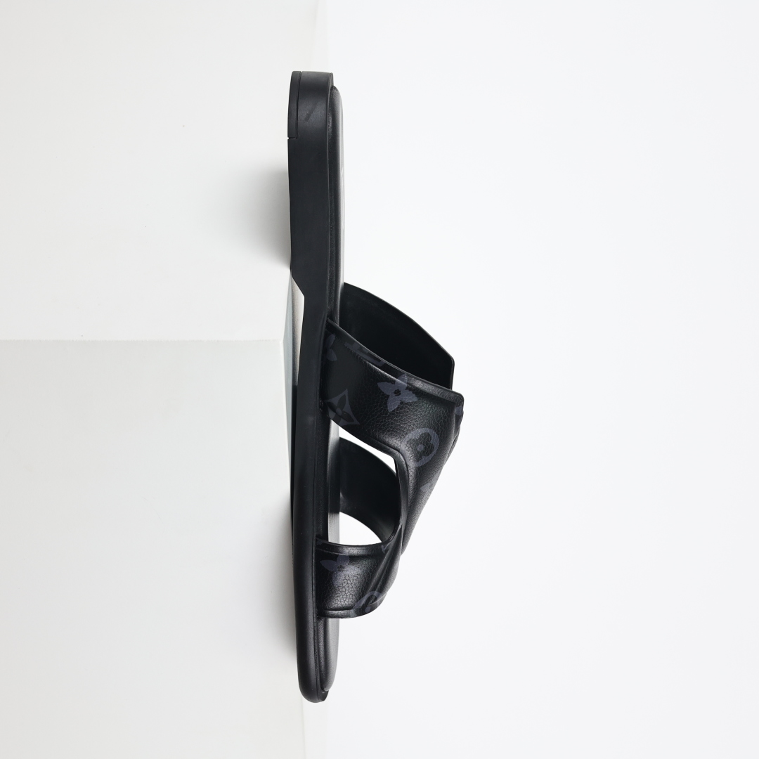 Louis Vuitton Oasis 经典系列2024最新经典款拖鞋款式牛仔布 Lv拖鞋黑色印花-莆田鞋,莆田鞋货源,高仿鞋,高仿鞋货源,安福档口,莆田高仿鞋,莆田鞋批发,高仿鞋批发,莆田高仿运动鞋,高仿运动鞋,莆田运动鞋 Louis Vuitton Oasis 经典系列2024最新经典款拖鞋款式牛仔布 Lv拖鞋黑色印花